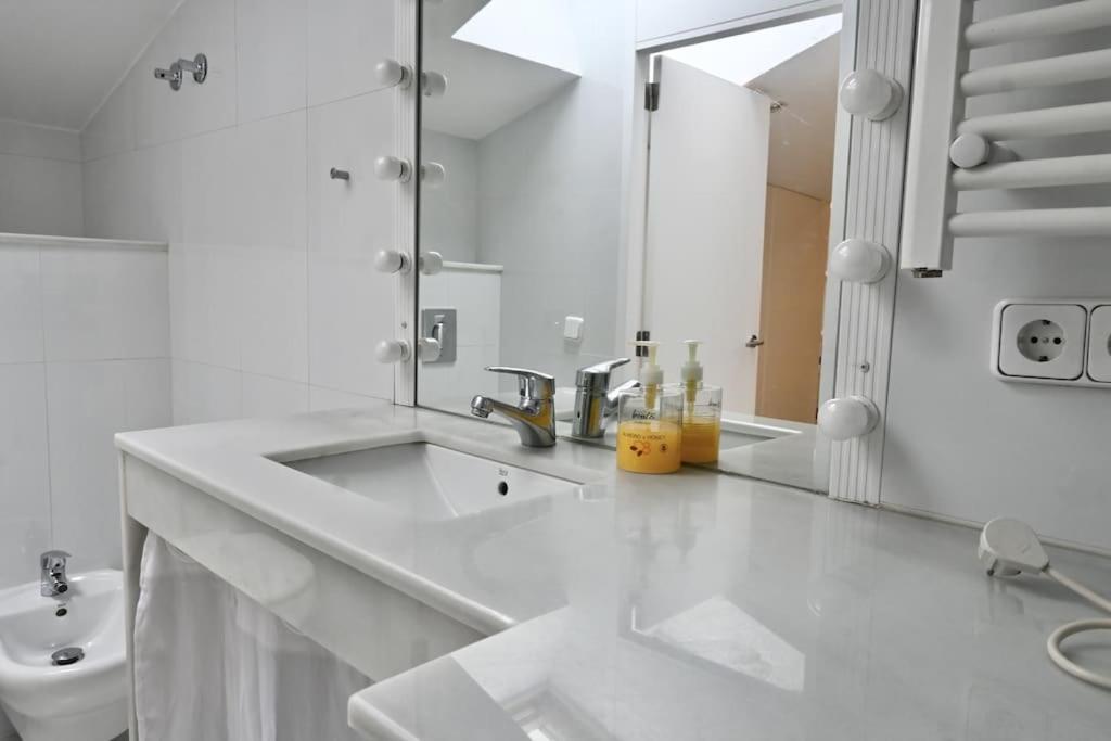 For You Rentals Apartamento Temporal Con Encanto A Pocos Metros Del Sol Myr13 Madrid Eksteriør bilde